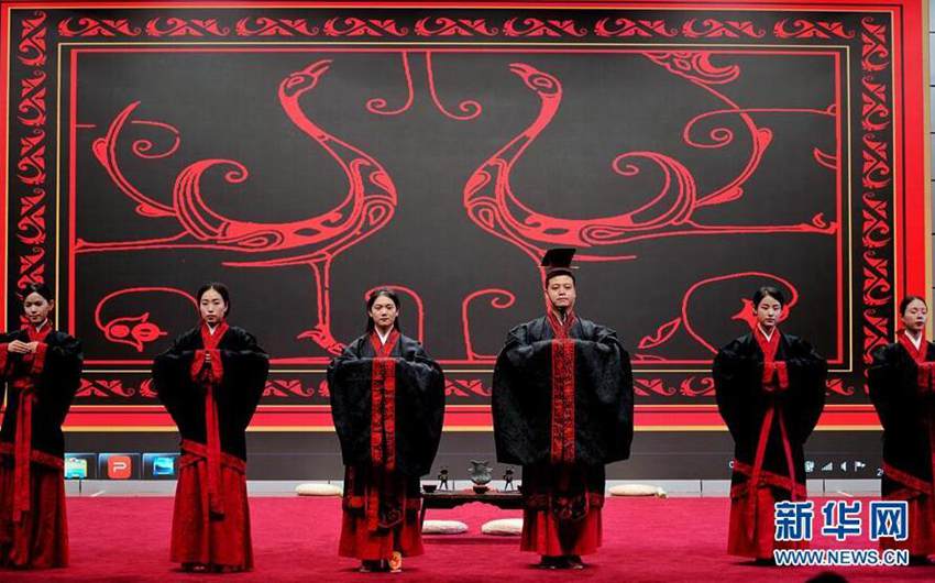 中华文化传承与创新系列活动传统服饰专场在北京举行