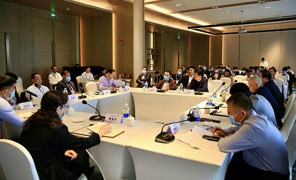 2020网上群众工作峰会举行论坛活动，与会嘉宾进行工作经验分享和交流