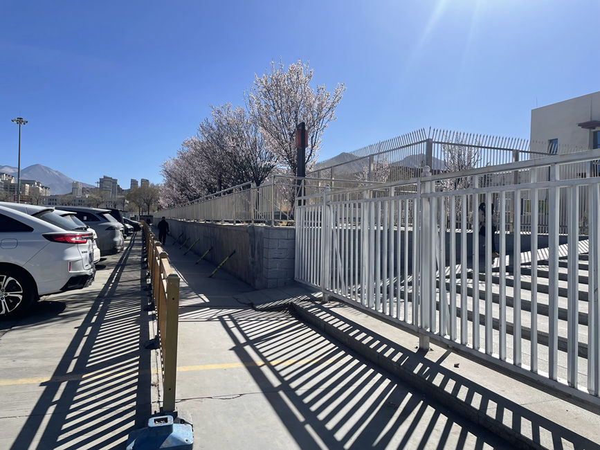 车站原进站口。拉萨高新区市政市容管理局供图