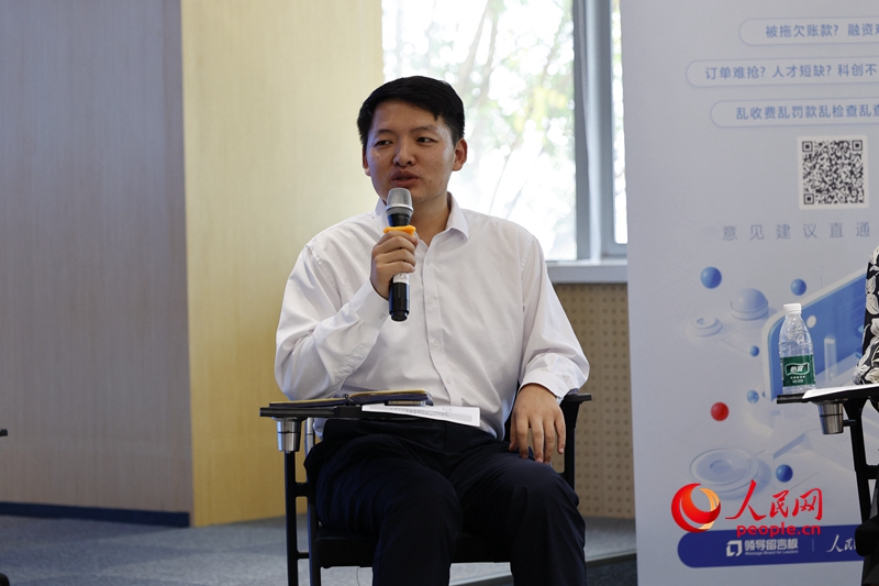 朝阳区委社会工作部基层社会工作科科长陈炎发言。人民网鄂智超摄