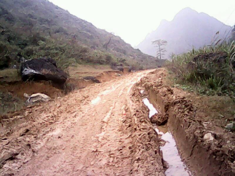 天等镇朗明村明屯屯级水泥路开始开建了,可裔