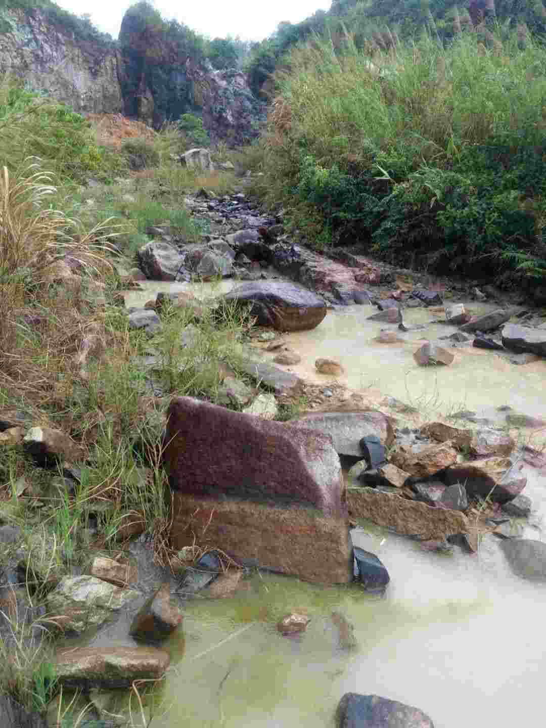 陂洋镇陂沟村违法开发碎石场 - 陆丰市委书记 - 汕尾