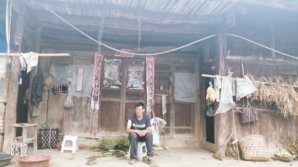 雨中的空巢老人 - 大方县委书记 - 毕节市 - 贵州省