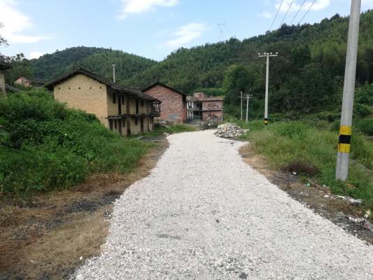 县长,能否解决山区人民喝水和出路