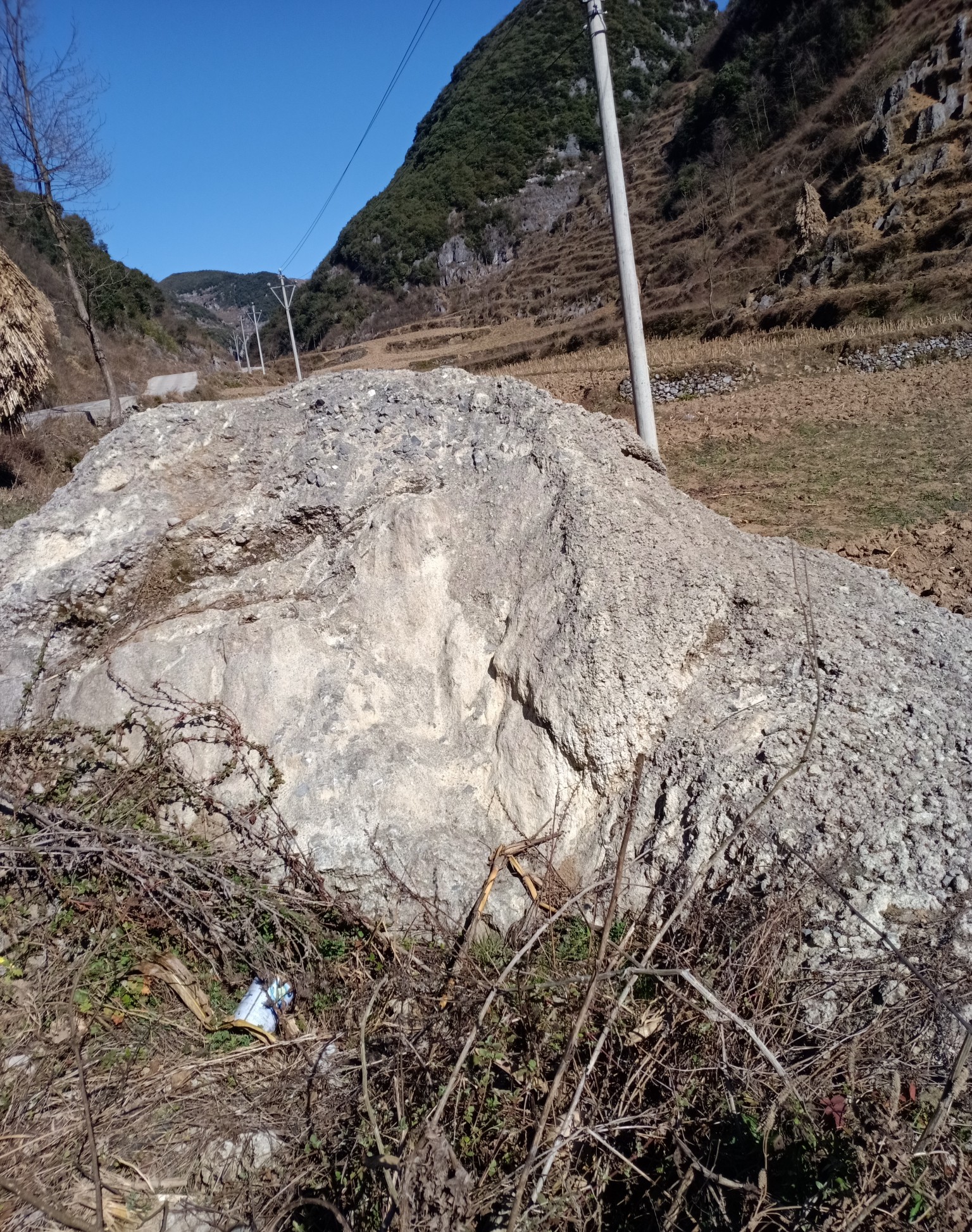 未清理的混泥土残渣 赫章县委书记 毕节市 贵州省 领导留言板