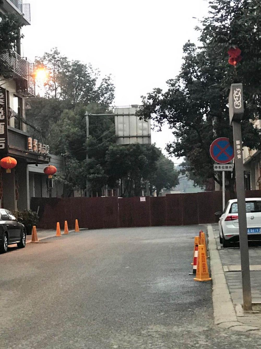 因社区私自封闭道路,要求花源镇京东停运 - 新津区委