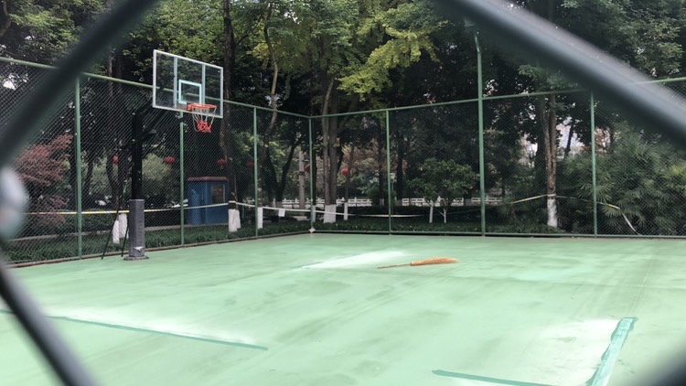 东湖公园篮球场不开灯了 - 成都市市长王凤朝 - 成都