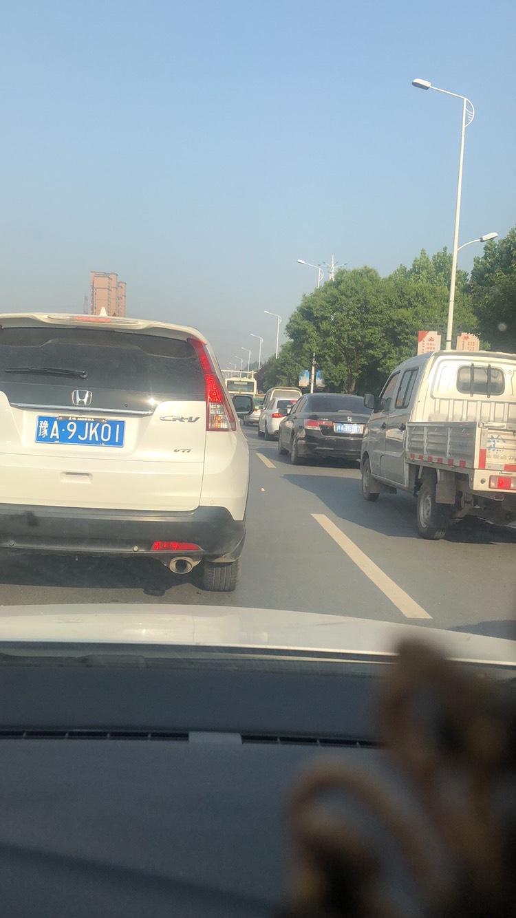 商都路万三路堵车