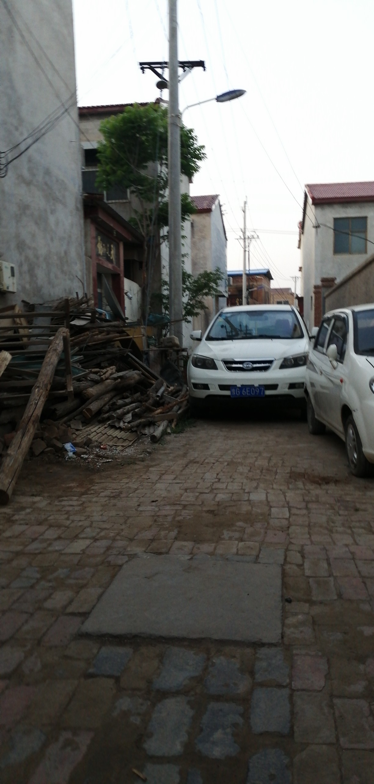 城关镇南范庄村民张利化封堵道路 封丘县委书记 新乡市 河南省