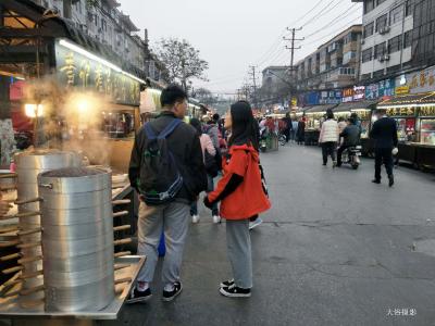 体育场任丘路晚间摆夜市问题 - 濮阳市委书记宋殿宇