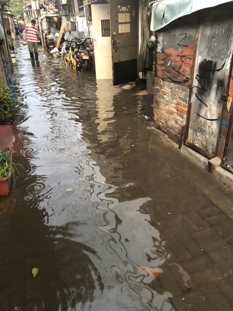 北京丰台区窑窝村下雨积水严重