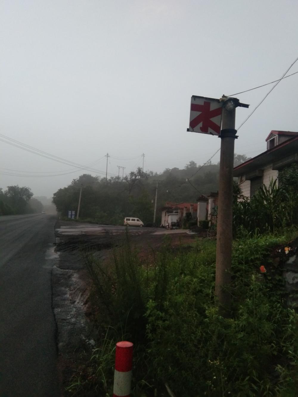 私自填埋国道水渠损坏路边树木扩大自己场地 - 盂县县委书记 - 阳泉市