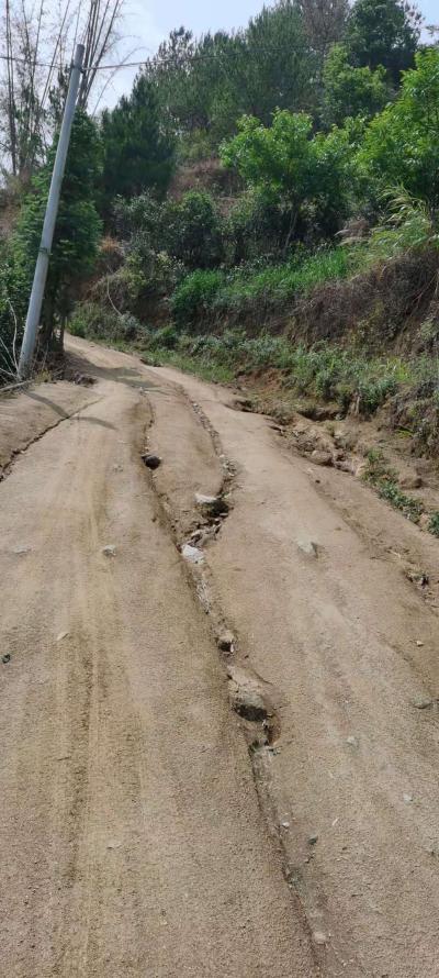 云南省云县大寨团结村西山寺组村屯道路 临沧市委书记杨浩东