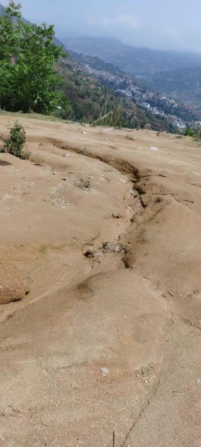 云南省云县大寨团结村西山寺组村屯道路 临沧市委书记杨浩东