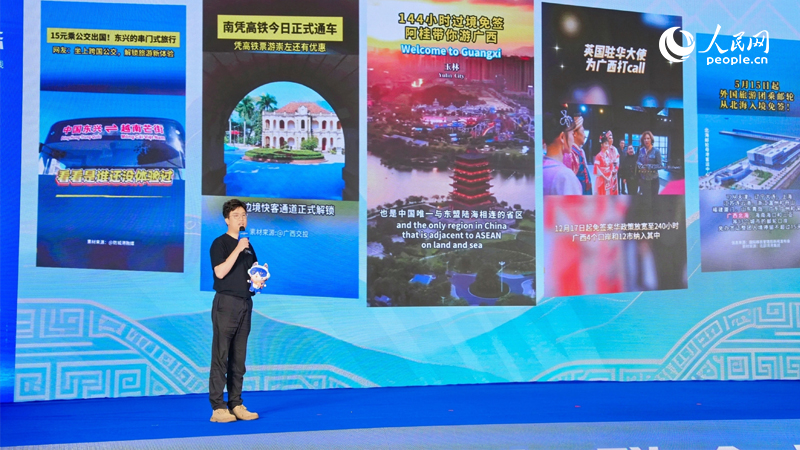 广西文化和旅游厅抖音账号运营负责人甘维良展示工作成果。