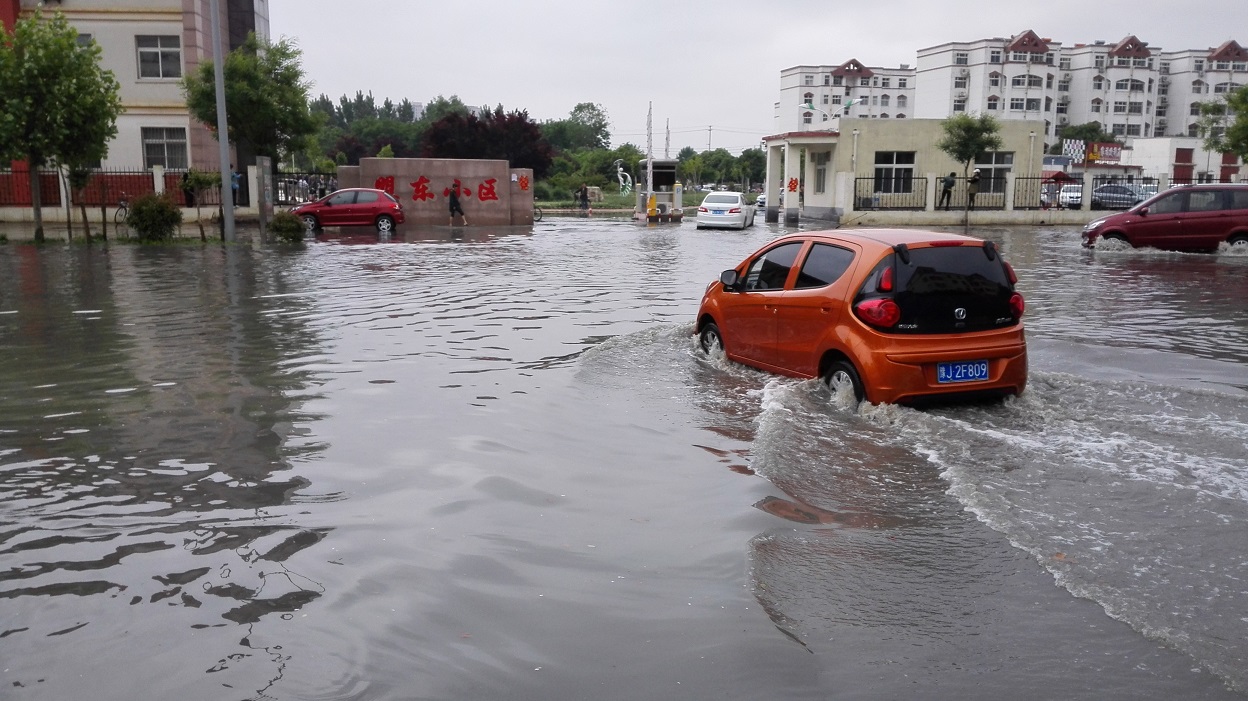惠民路盟东小区门口逢雨必淹,难道不会改变了吗 - 濮阳市委书记宋殿宇
