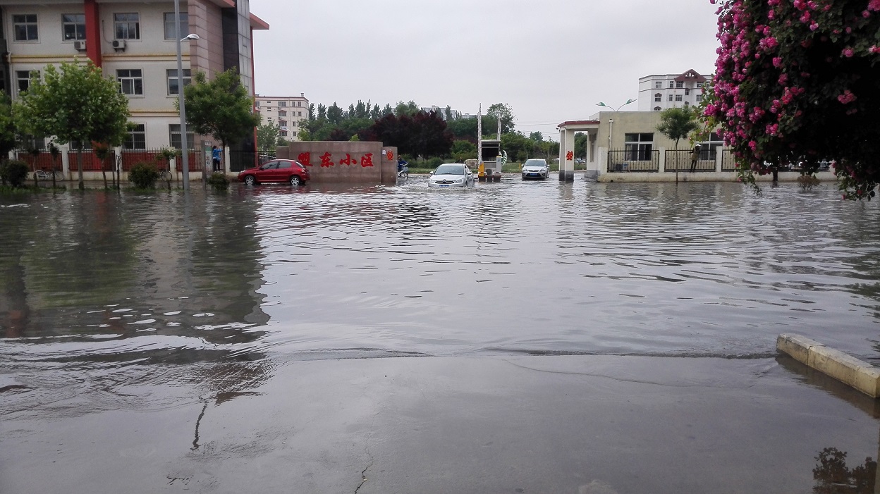 惠民路盟东小区门口逢雨必淹,难道不会改变了吗 - 濮阳市委书记宋殿宇