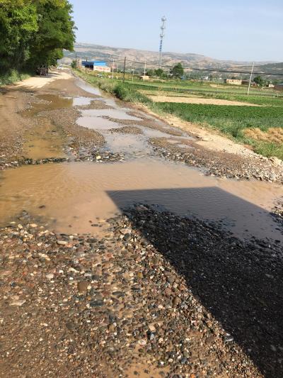国道变成淌水沟,农民没水渠放水,交通成隐患 - 武山县委书记 - 天水市
