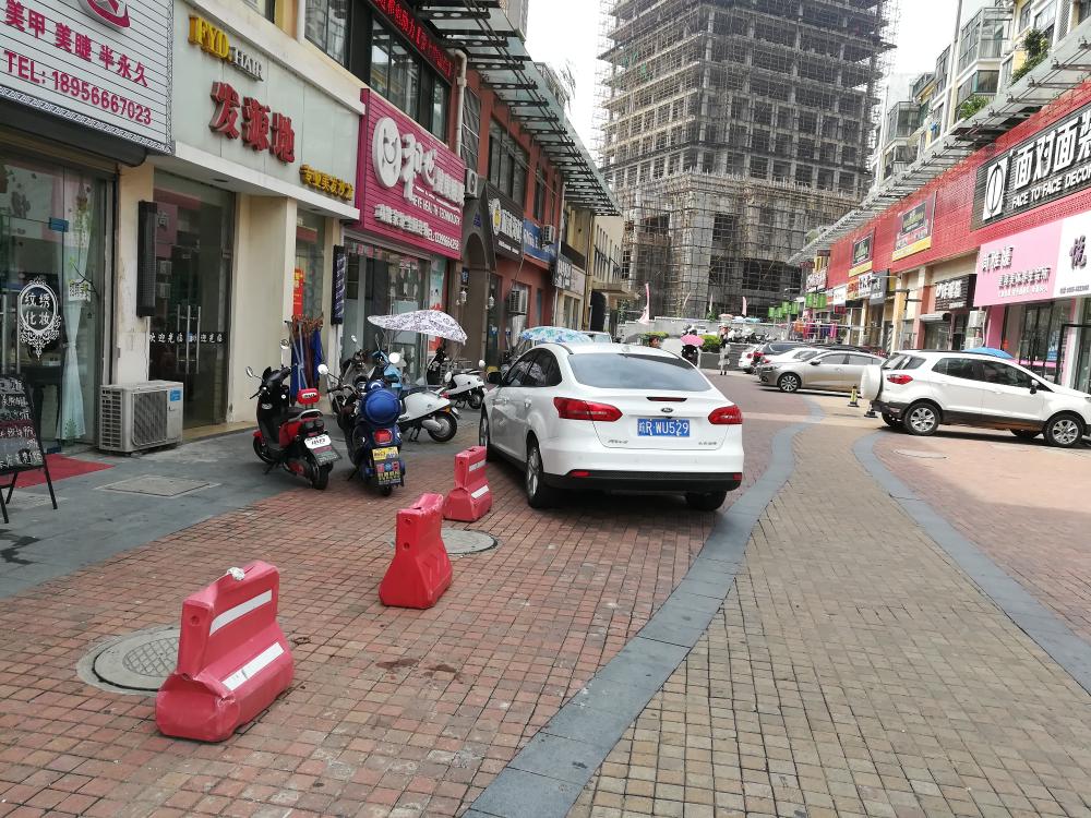 步行街成了机动车通道和停车场,谁来牵头解决 - 贵池区委书记 - 池州