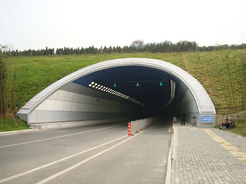 洞山隧道内左侧步道应增设警示标识 - 淮南市委书记沈强 - 淮南市