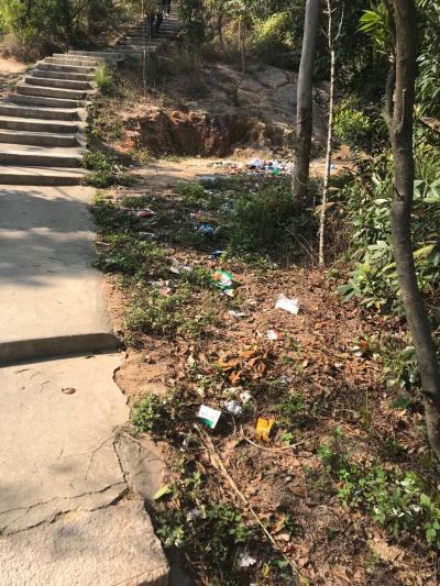潮阳棉城东山公园爬山发现垃圾众多