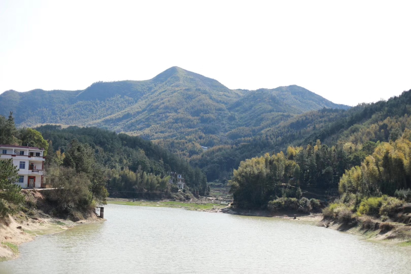 衡阳县井头镇雷峰村开采石材破坏环境