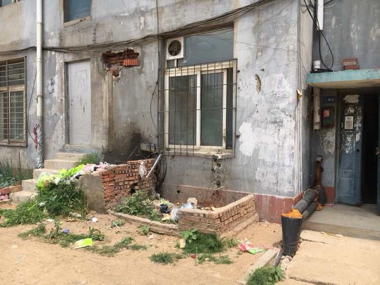 门市房随意倒垃圾 - 连山区委书记 - 葫芦岛市 - 辽宁省 - 领导留言板