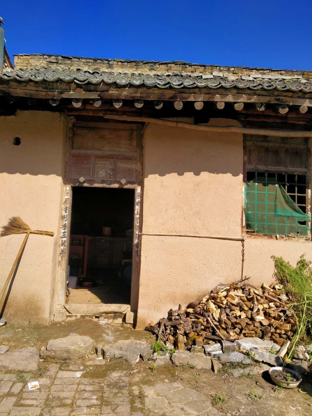 关于农村修建厕所和老旧房屋翻新