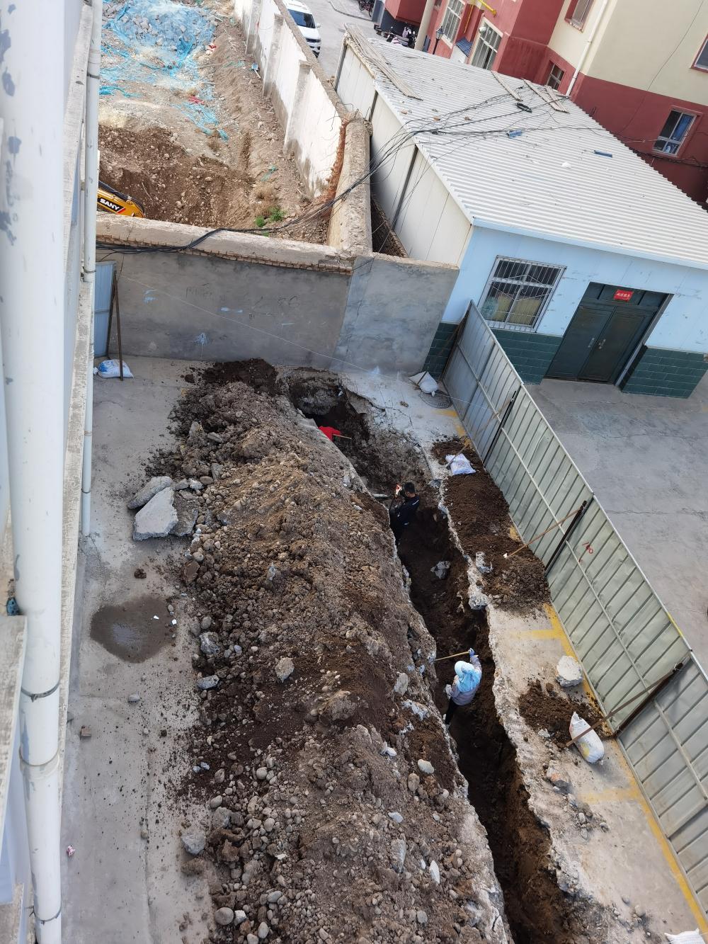 小区内开挖地沟