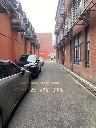 沙坪坝区沙滨路创客港园区消防通道长期堵塞