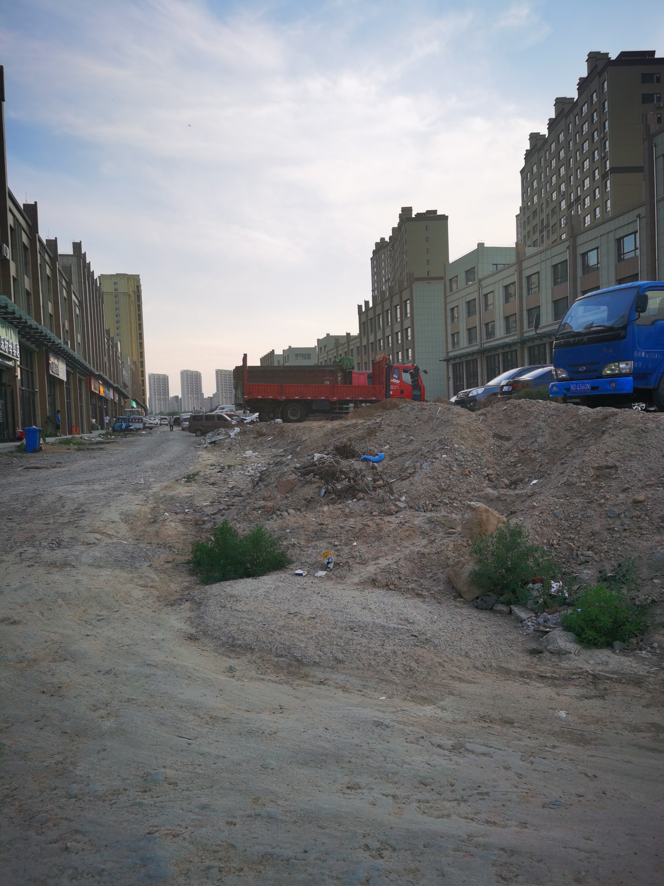 帝景华苑北区路南道路(松六街)修理问题 