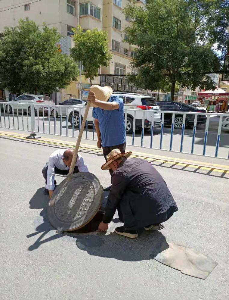 永登县华光步行街路面井盖噪声不断 - 永登县委书记 - 兰州市 - 甘肃