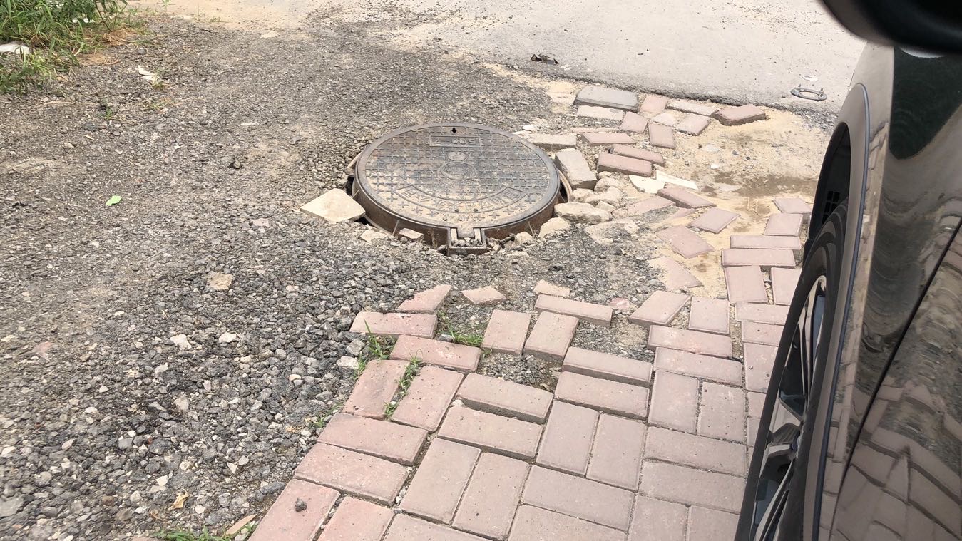 下水道井盖破损