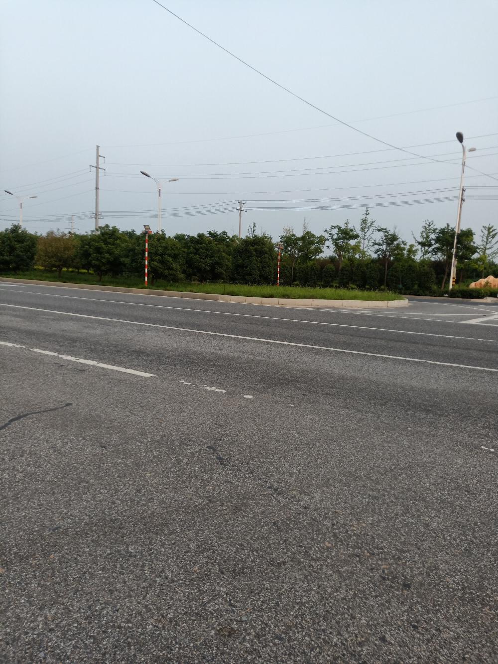 道路路口存在极大安全隐患