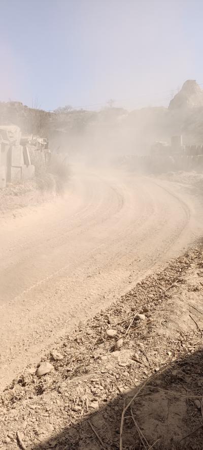 s36高速广河黄赵家施工拉运土方尘土飞扬